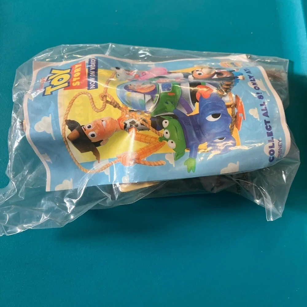Toy Story Collectible Bundle - Picture 4 of 16